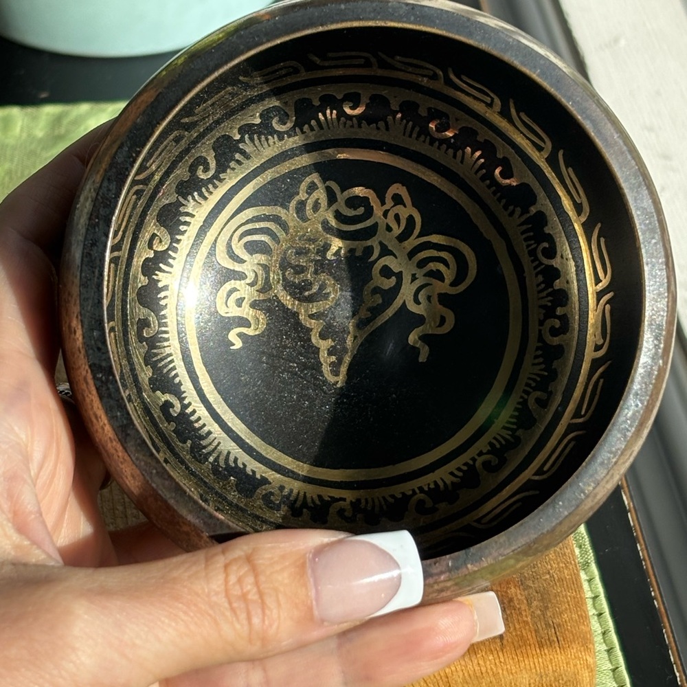 Tibetan singing bowl, often used for meditation and sound healing - Picture 10 of 10